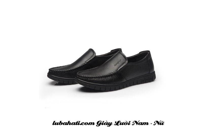 Với size 38, đôi giày này phù hợp với nhiều kích cỡ chân khác nhau, đặc biệt là những người có bàn chân nhỏ hoặc vừa